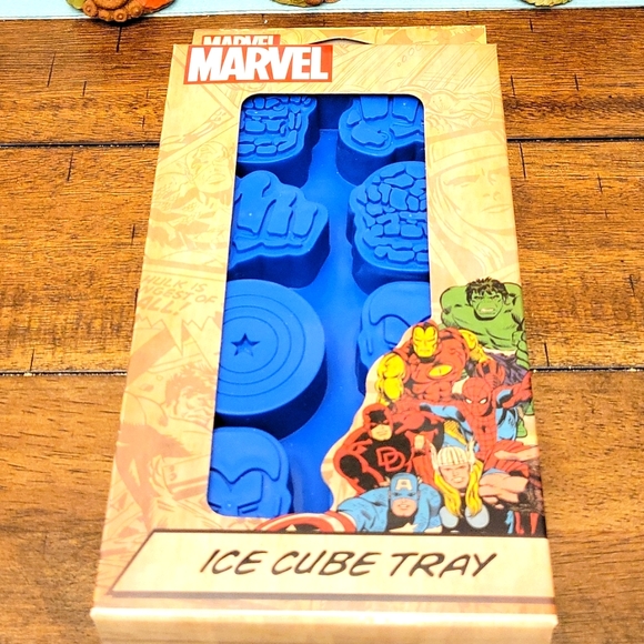 NWT Marvel Superheroes Comic Collector's Ice Cube Jello Shots Mold Tray Iron Man - Picture 1 of 2